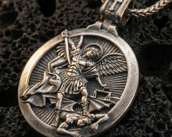 Colgante de San Miguel – Collar de Arcángel en Plata de Ley, Símbolo de Protección y Fe