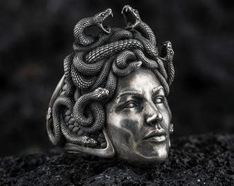 Anillo de Medusa en plata de ley, joyería de mitología griega