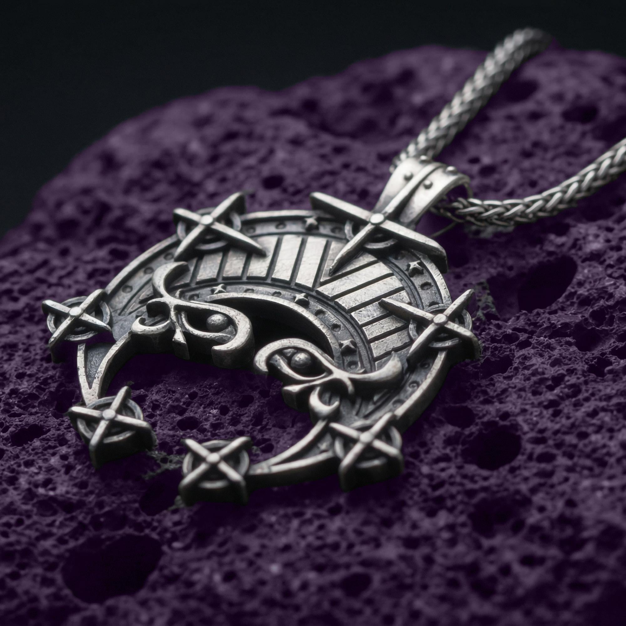 Silver Selûne Priest Charm - Baldur
