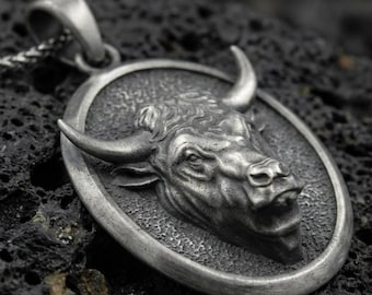 Collar con colgante de cabeza de toro de plata de ley - Regalo personalizado