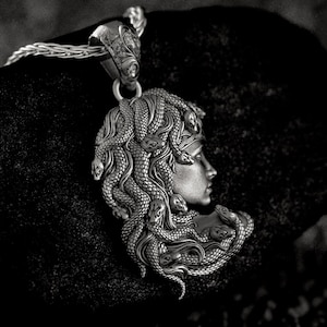 Medusa Pendant Necklace – Silver Gorgon Medallion in Greek Mythology Style