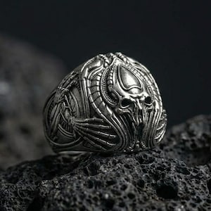 ギーガー エイリアン スカル リング – バイオメカニクス SF ゴシック ジュエリー（スターリングシルバー）