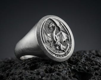 Geoxideerde sterlingzilveren zegelring met draak – Middeleeuwse sieraden