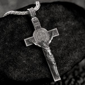 INRI Crucifix Necklace with Jesus Figure – Catholic Christian Cross Pendant with Rose Ends – Faith Jewelry in Silver & Gold