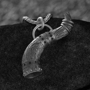 Amulet of Stendarr Pendant – Skyrim-Inspired Horn Necklace, Vigilant of Stendarr Cosplay Jewelry, Handmade RPG Gift