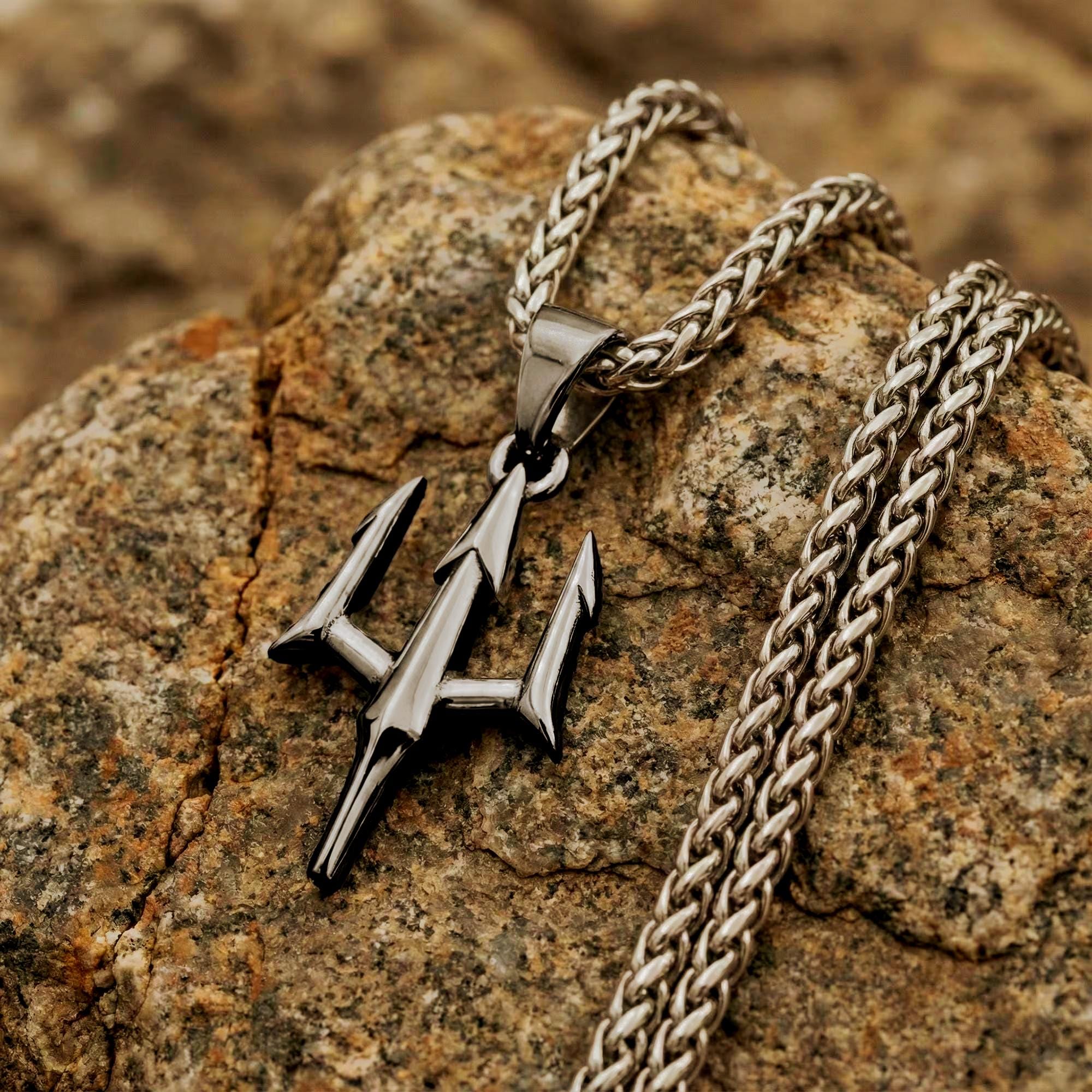 スターリングシルバーのポセイドントライデントネックレス、ギリシャ