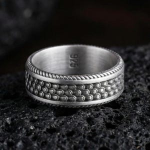 Anillo de escamas de plata de ley con textura de dragón y sirena