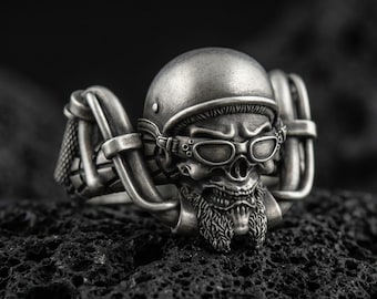 Anillo de calavera gótica de plata de ley con diseño de motociclista: joyería de motociclista vanguardista