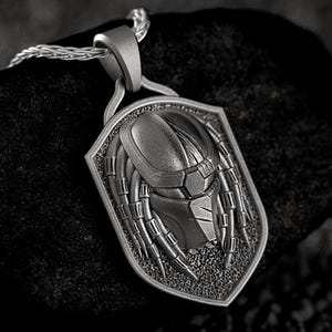 Predator Mask Shield Pendant • Sci-Fi Warrior Necklace • Alien Hunter Amulet • Futuristic Battle Medallion