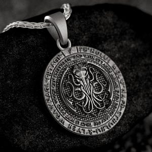 Cthulhu Pendant – Eldritch Horror Necklace, Lovecraftian Amulet, Engravable Fantasy Octopus Sigil Jewelry