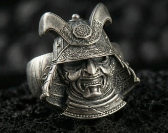 Anel de Guerreiro com Capacete de Samurai – Joia com Máscara de Armadura Kabuto Detalhada, Acessório de Declaração do Bushido Japonês