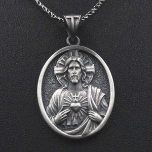 Sacred Heart of Jesus Pendant Necklace 925 Sterling Silver, Jesus Religious Medal with Halo, Catholic Faith Necklace Gift for Men Women