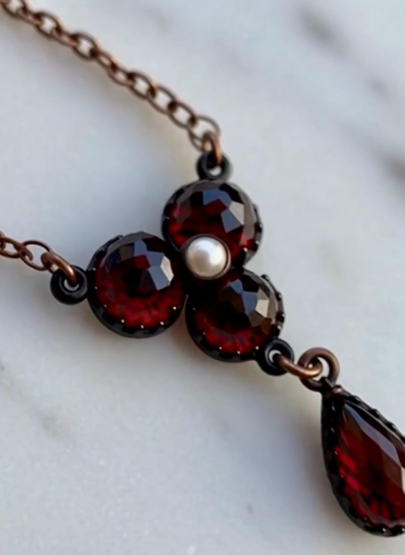 Bohemian garnet necklace with pearl image 3