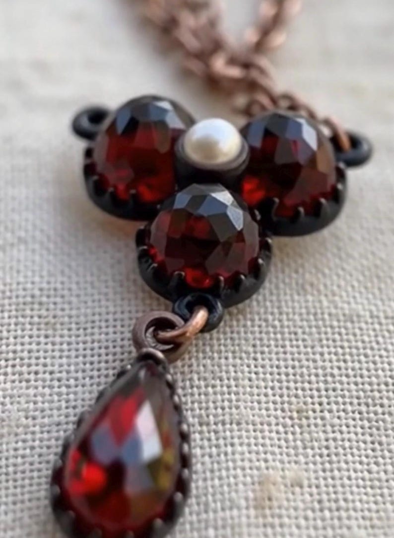 Bohemian garnet necklace with pearl image 5