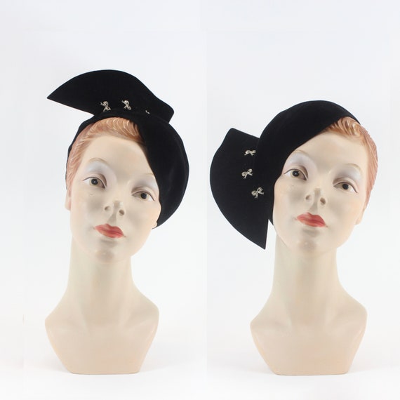 40s Velvet Fascinator Tilt Hat // Vintage Tilt Emb