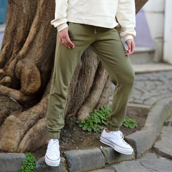 Buy Comfort Fit High Rise Active Joggers in Olive Green with Side Pockets  Online India, Best Prices, COD - Clovia - AB0104P17