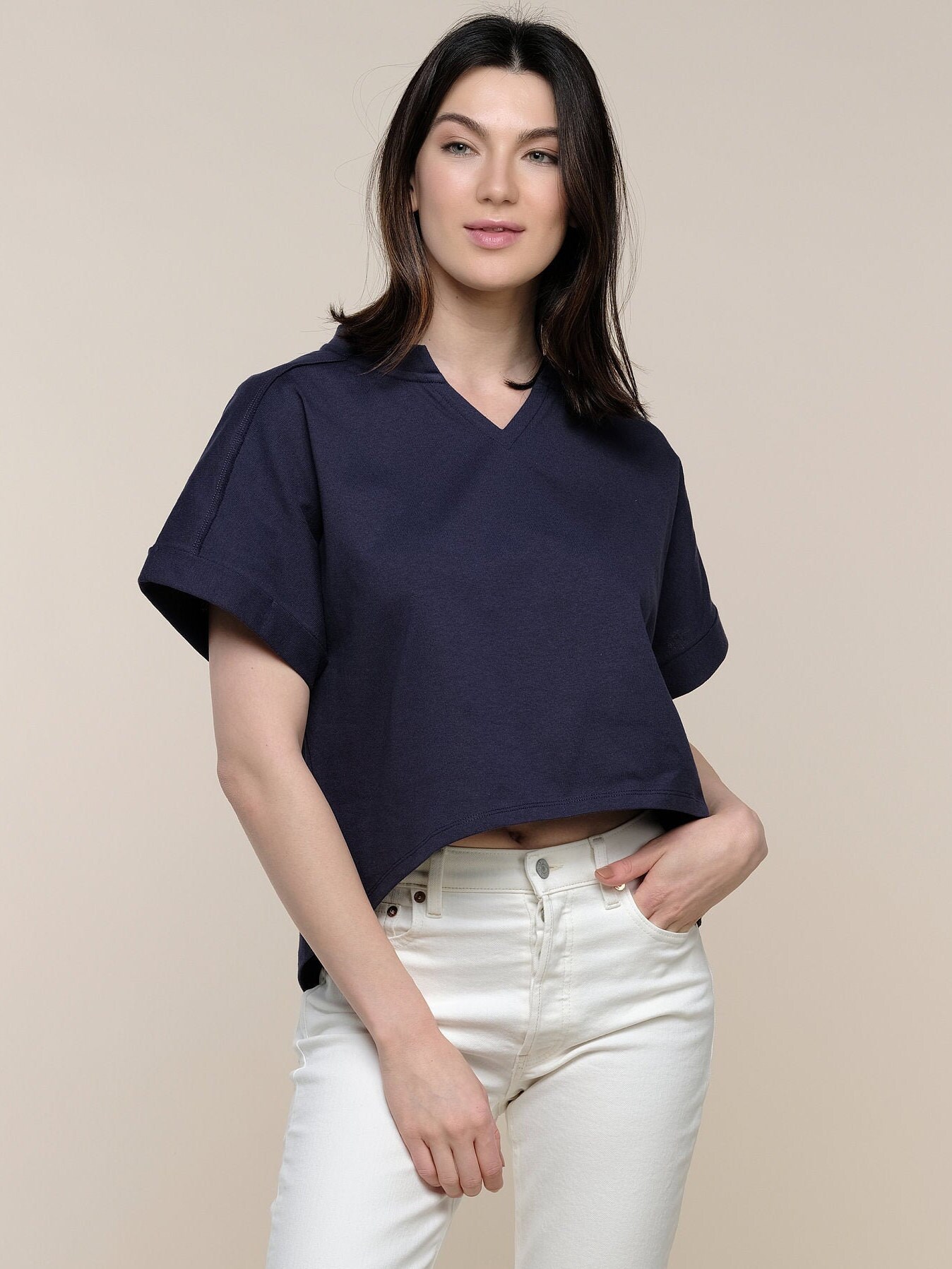 Althea Split V-neck Boxy T-shirt V-neck 