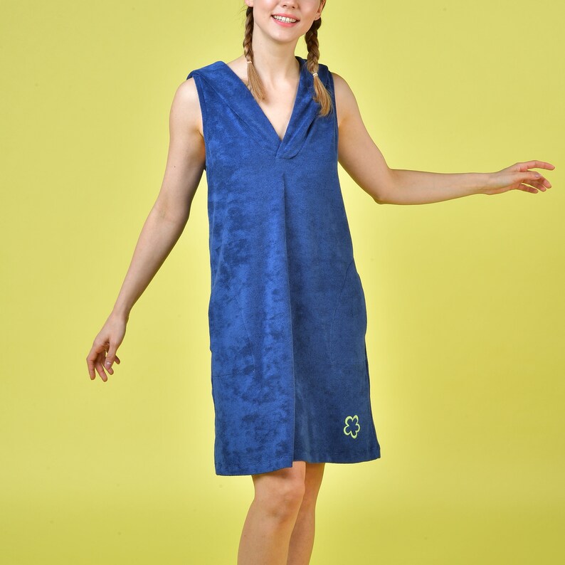 Robe à capuche en éponge bleu marine Vêtements de plage pour femme Robes en éponge Robes éponge Tuniques pour femme Vêtements de plage pour femme Vêtements écologiques image 2