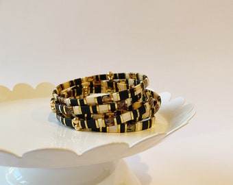 Poivre | Bracelet extensible en perles tila marron noir et écaille | Bracelet extensible fait main | Bracelet empilable fait main | Bracelet minimaliste