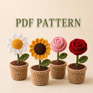 Könnte beinhalten: Ein PDF-Muster mit vier gehäkelten Blumen in kleinen beigen Töpfen. Die Blumen umfassen ein weißes Gänseblümchen mit gelber Mitte, eine gelbe Sonnenblume mit brauner Mitte, eine rosa Rose und eine dunkelrote Rose, jeweils mit grünem Stiel und Blatt.