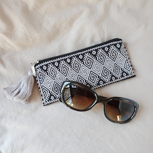 Unique Glasses Case. Comfortable sunglasses bag, a Perfect Case for your Glasses or as a Gift for Her. Embroidered Stylish Sunglasses Cover