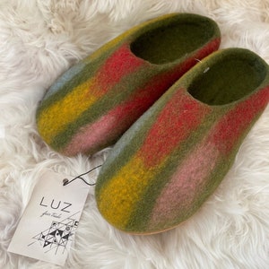 Fair Trade felt slippers, Wool felt slippers, Women's felt slippers, Wool slippers, Green red yellow, Multi-coloured, Nepal, rubber soles zdjęcie 1