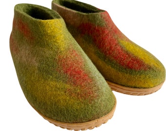 Bootie slippers, Wool booties, women slippers, Women's felt slides, Wool shoes, Green red, handmade slip-ons, gifts for her, natural