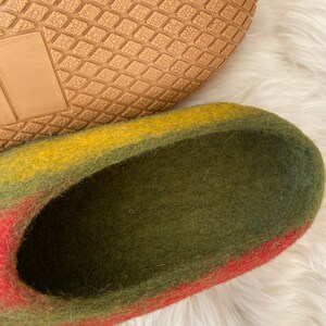 Fair Trade felt slippers, Wool felt slippers, Women's felt slippers, Wool slippers, Green red yellow, Multi-coloured, Nepal, rubber soles zdjęcie 6