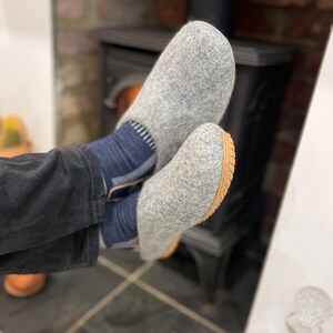 Pantuflas de lana gris para hombre – Mules de fieltro con suela de goma / Regalo para el Día del Padre imagen 8