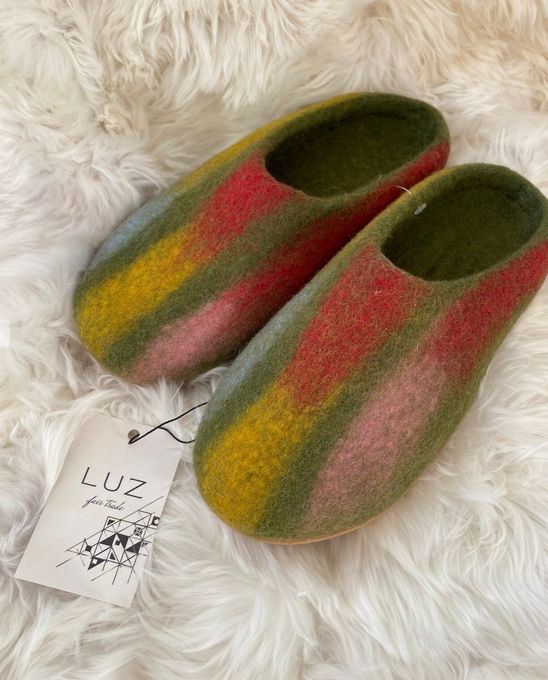 Fair Trade felt slippers, Wool felt slippers, Women's felt slippers, Wool slippers, Green red yellow, Multi-coloured, Nepal, rubber soles zdjęcie 1