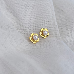 Babyperle! Runde Süßwasser Perle Ohrringe/Ohrringe vermeil Perle/weiße Perle Ohrstecker/Geschenk für Sie