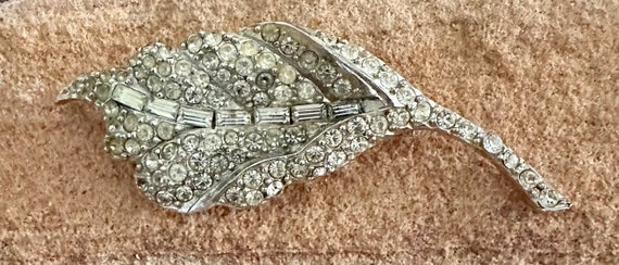 Vintage PELL Leaf Shape Brooch Pin with Round and… - image 3