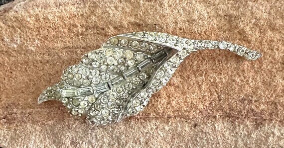 Vintage PELL Leaf Shape Brooch Pin with Round and… - image 2