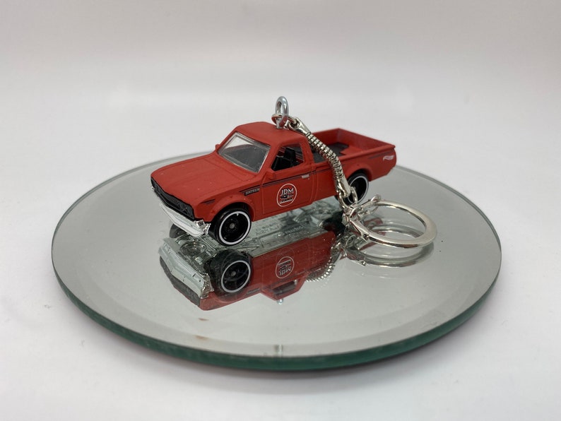 HOT WHEELS key chain!! Datsun 820
