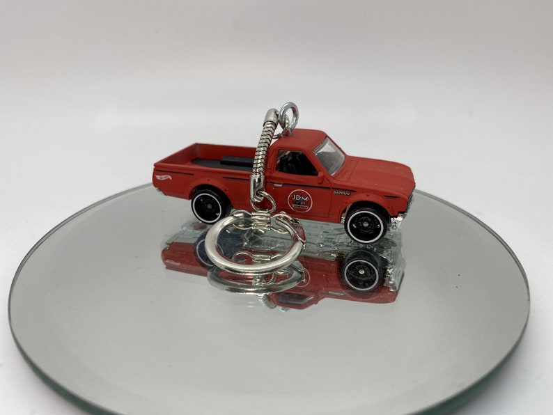 HOT WHEELS key chain!! Datsun 820