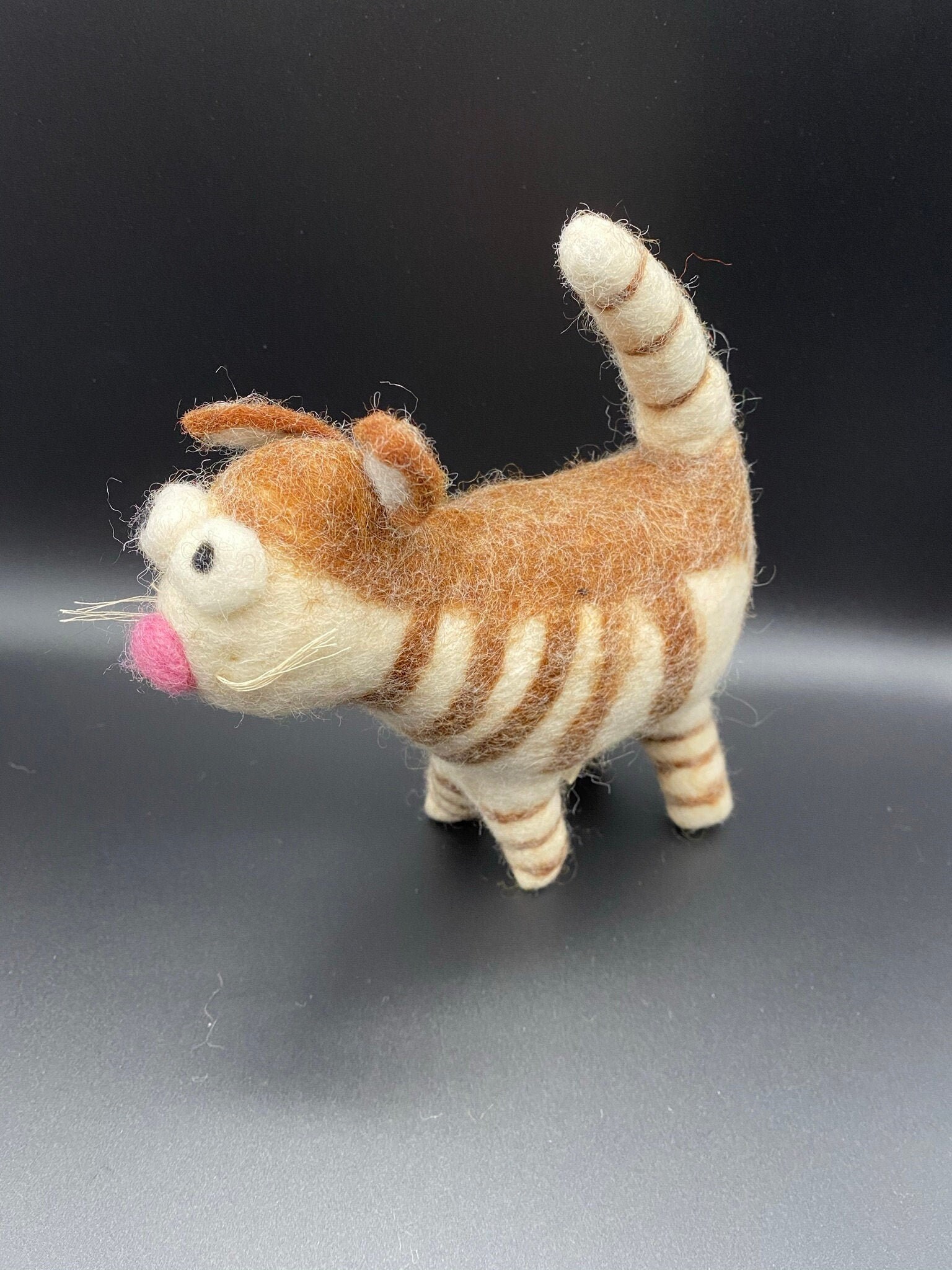 Feltsky Nadelfilz-Set Graue Katze – DIY-Bastelset Für Anfänger, Inkl. Wolle, Nadeln, Fingerschutz, Ca. 10 Cm Hoch