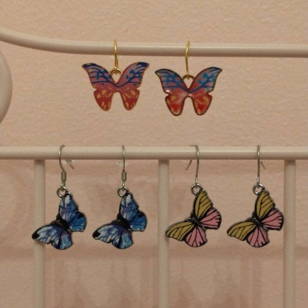 Colorful Butterfly Dangle Earrings in Three Color Options; Schmetterling Ohrringen; Butterfly Charm Earrings; Y2K Dangle Earrings