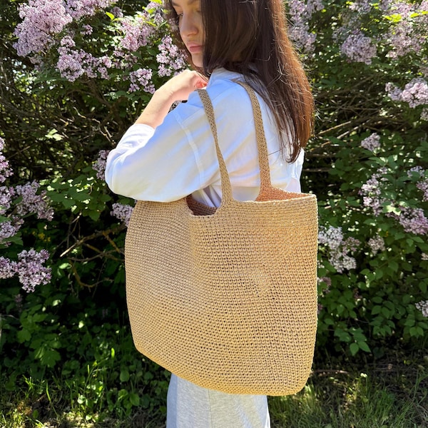 Bolso de playa grande de paja, bolso de verano de rafia de ganchillo color canela.