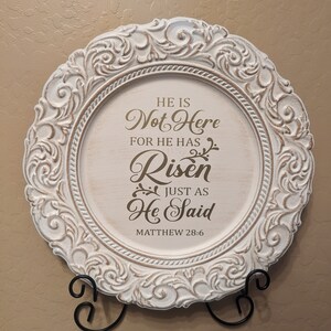 He is Risen Easter Plate: Gold Verse, Religious Home Decor (14x14) immagine 7