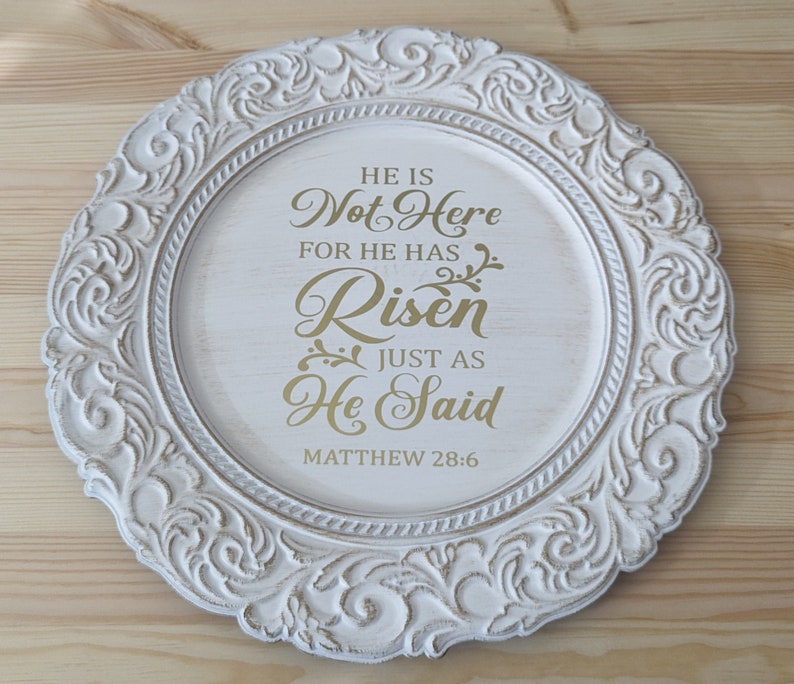 He is Risen Easter Plate: Gold Verse, Religious Home Decor (14x14) immagine 2