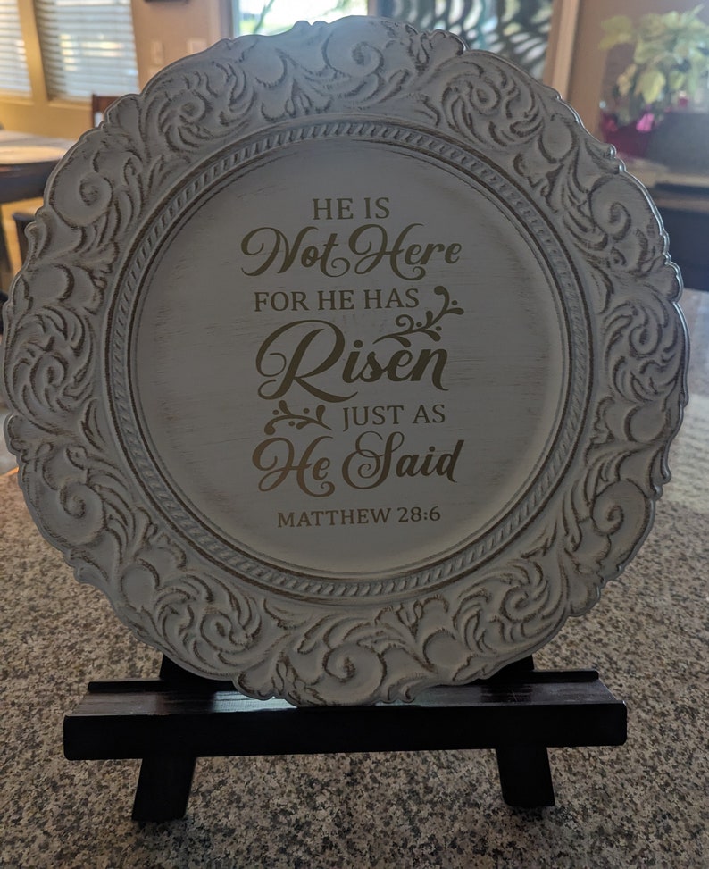 He is Risen Easter Plate: Gold Verse, Religious Home Decor (14x14) immagine 6