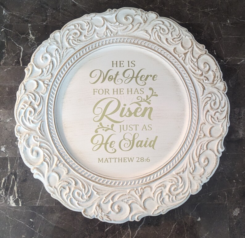 He is Risen Easter Plate: Gold Verse, Religious Home Decor (14x14) immagine 4