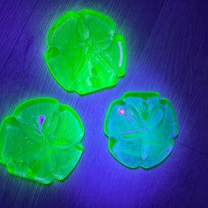 Uranium Glass Sand Dollar Paperweight Green