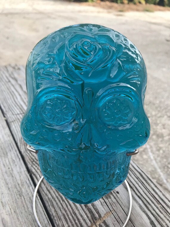 Uranium Glass Skull ( XL blue)