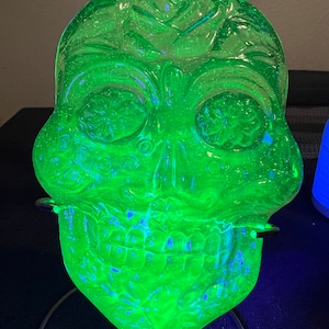 Uranium Glass Skull (crystal green)