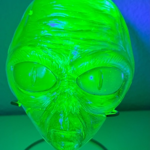 Uranium Glass Alien (Lime)