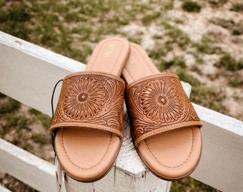 Genuine Leather Tooled Western Sandals   Outdoor Flipflops Footwear