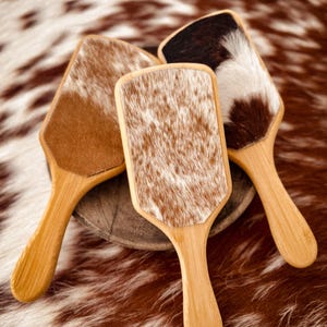 Pelo auténtico en piel, cepillo de pelo de paleta de bambú de cuero de vaca occidental