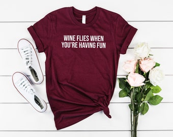 Il vino vola quando ti diverti camicia, camicia alcolica divertente, camicia da bere, camicia da bere divertente