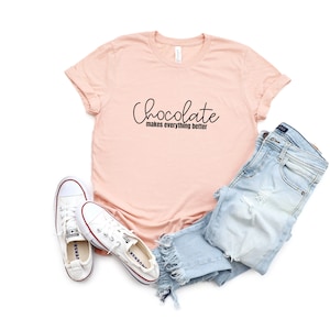 Schokolade macht alles besser | Geschenk für Oma | Geschenk Tee für Freund | Schokoladen liebhaber Shirt | Schokoladenliebhaber | Lustiges Schokoladen Shirt
